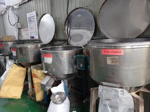 Raw material mixing equipment
